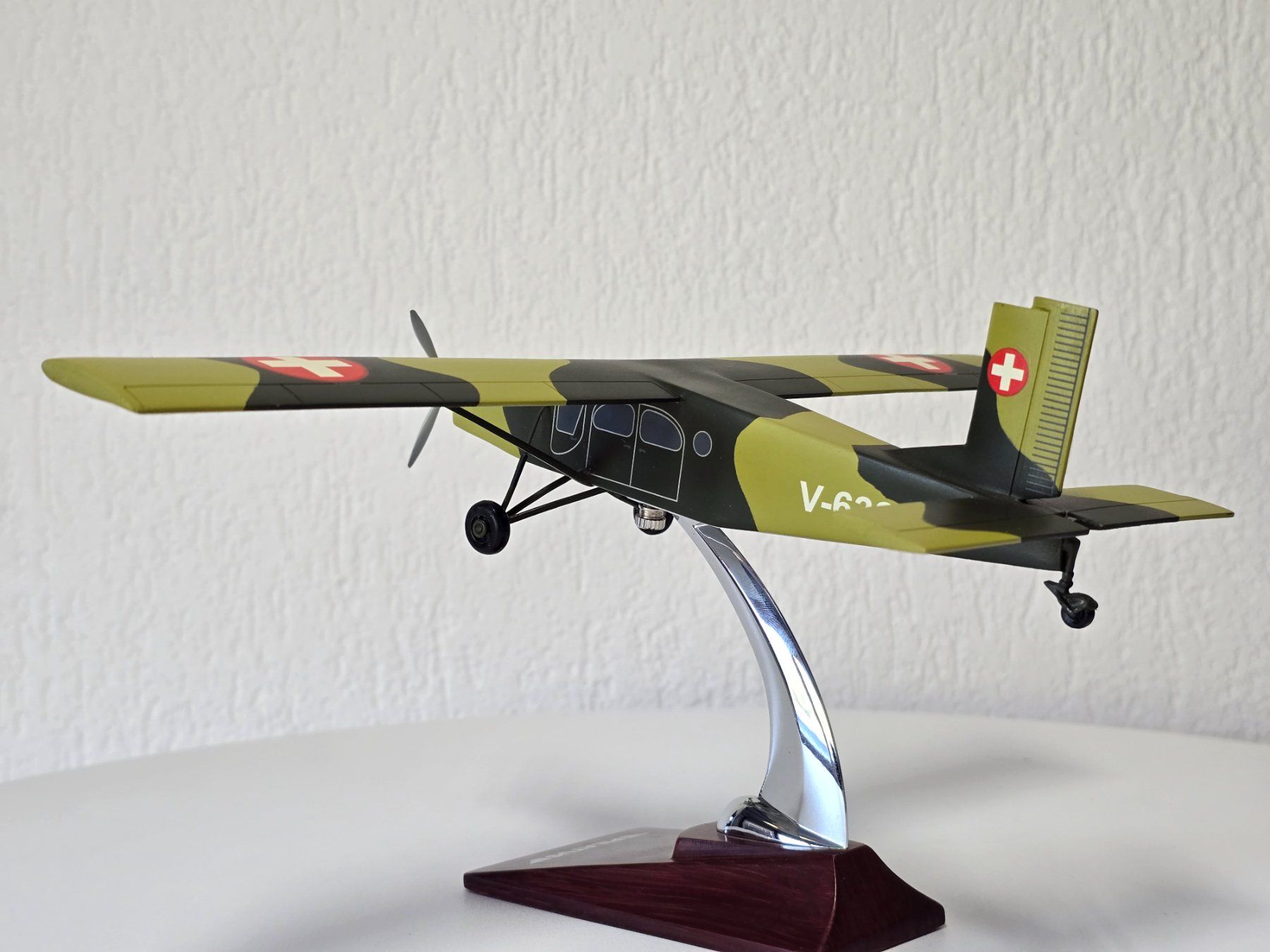 Kit di modellismo & Modellini statici: Pilatus Porter, PC 6, Schweizer Luftwaffe, V-632, Vitrine, – Nuovo (secondo la descrizione) da Kloten venduto da Nicola2 4