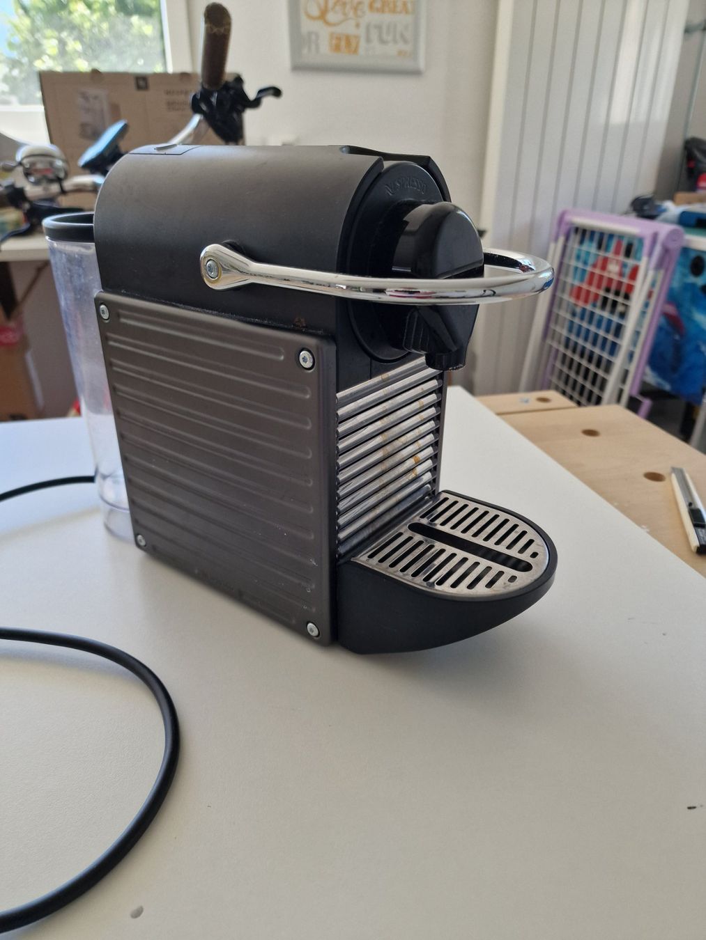 Nespresso Macchine per caffè & Macchine per espresso: Nespresso Maschine , schwarz/grau -Top Zustand! – Usato da Attiswil venduto da fam_k26s