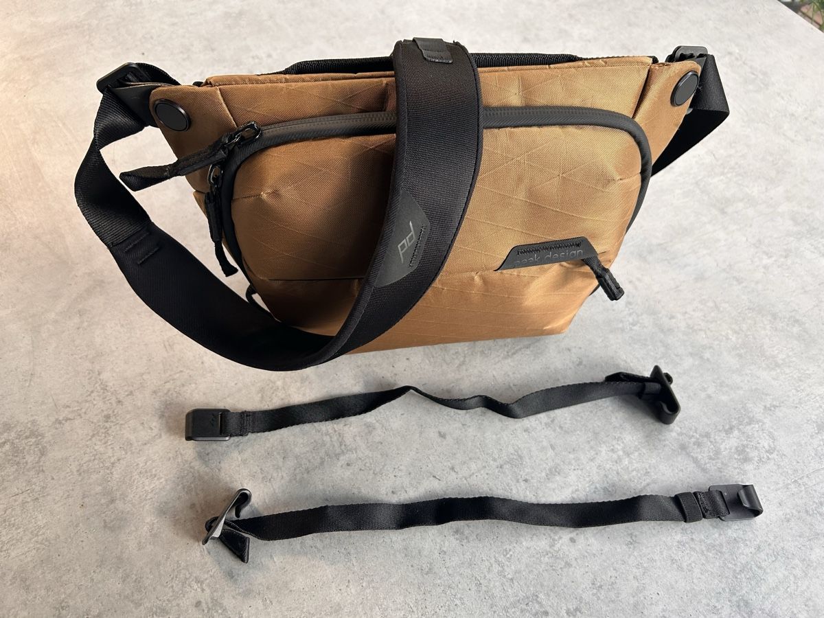 Taschen: Peak Design Everyday Sling 3L beige – Gebraucht aus Urtenen-Schönbühl von tiptog