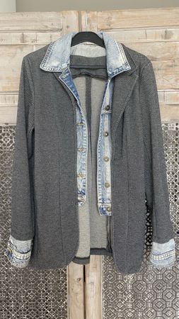 Originelle Damenjacke mit Jeans-Akzenten, Grösse M,