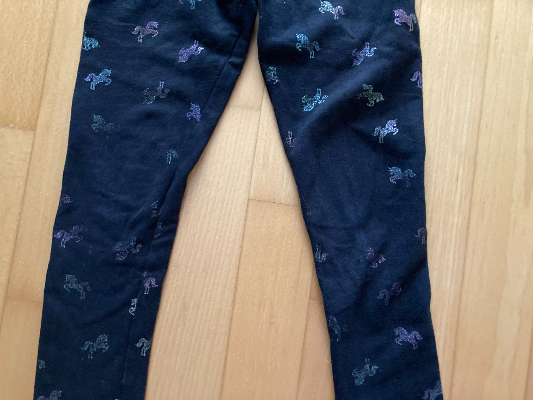H&M Calze & Collant: Leggins schwarz mit Einhörner – Usato da Muttenz venduto da Juvenile33 2