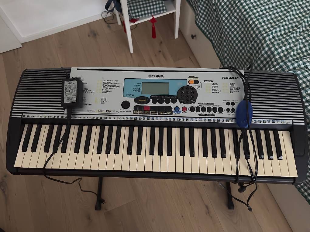 Yamaha Strumenti musicali: Yamaha PSR-225 GM Keyboard + MIDI Interface  + Netzteil – Usato da Trimbach venduto da Orlandojens