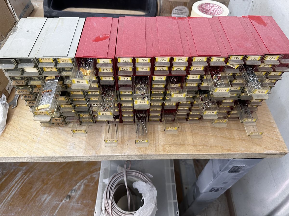 Elektronikbauteile: Grosses Widerstands-Sortiment mit Schubladenmagazin – Gebraucht aus Thun von Wenger911 2