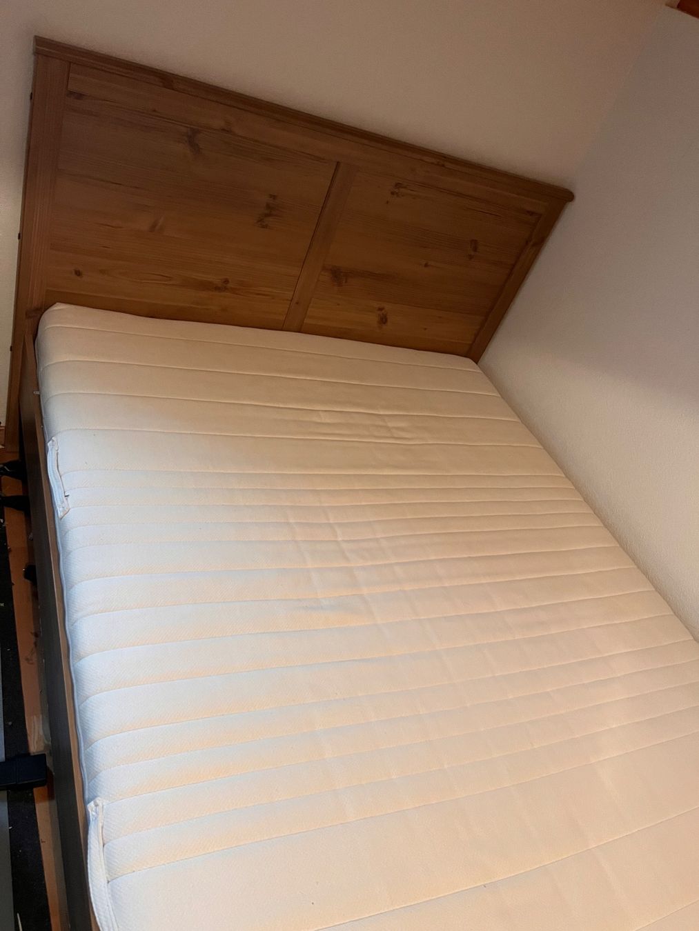 Ikea Letti: Lit IKEA ASPELUND 140 × 200 avec matelas – Usato da Vionnaz venduto da Rseawolf
