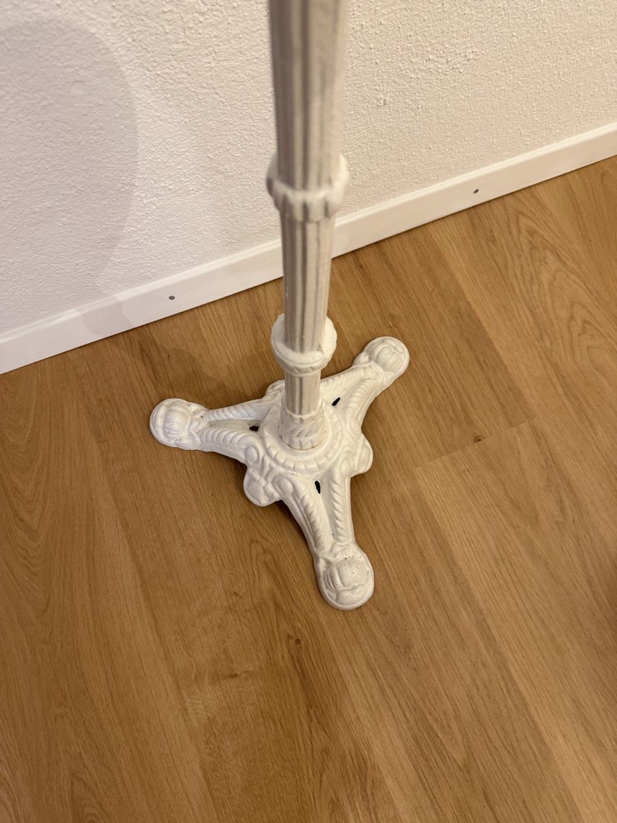 Sonstiges Mobiliar: Tischfuss Eisenguss weiss – Gebraucht aus Gunten von starfish3 1