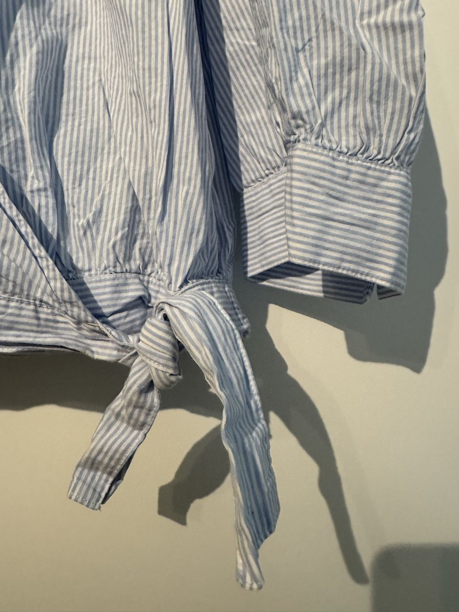 Blusen: Damen Wickelbluse gestreift Grösse M neuwertig – Gebraucht aus Allschwil von ana_87pj 1