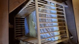 Babybett aus Holz mit Matratze gebrauchter Zustand