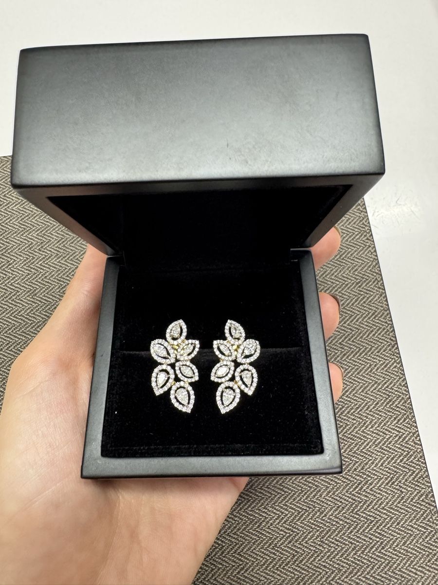Orecchini pendenti & Orecchini a lobo: Stud Earrings 1.31Ct Diamonds and 18k Gold – Nuovo (secondo la descrizione) da Neuchatel venduto da Mia_G 1