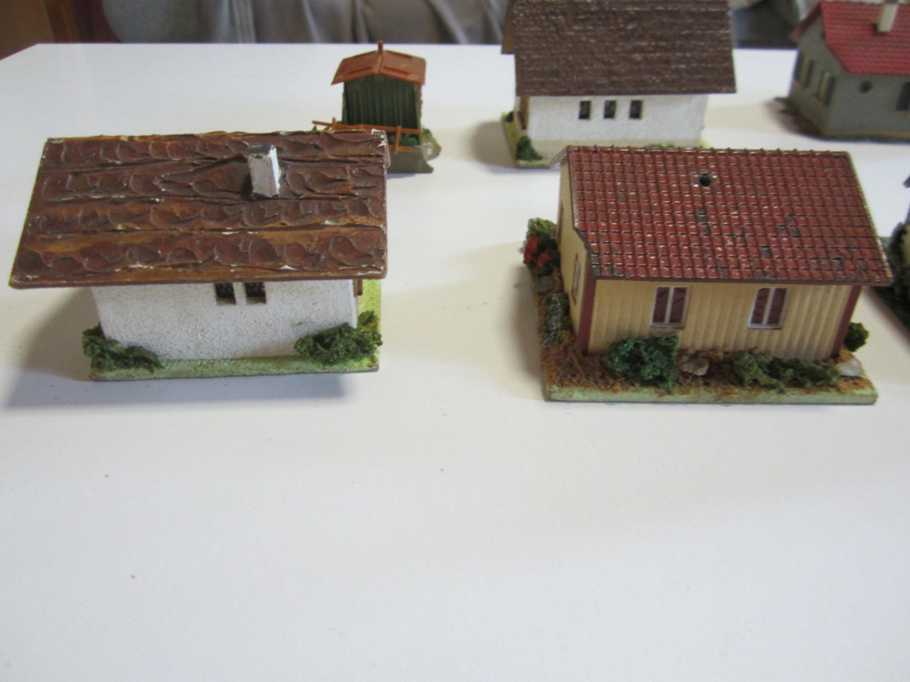 Modelleisenbahnen: Trains modélisme maisons – Defekt aus Tramelan von Tors 3