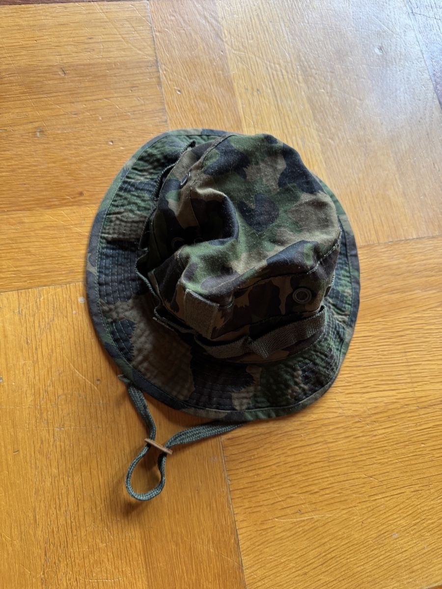 Schweizer Armee Copricapi, berretti & cappellini: Militär Jungle hat – Usato da Grindelwald venduto da yoloflip45 2