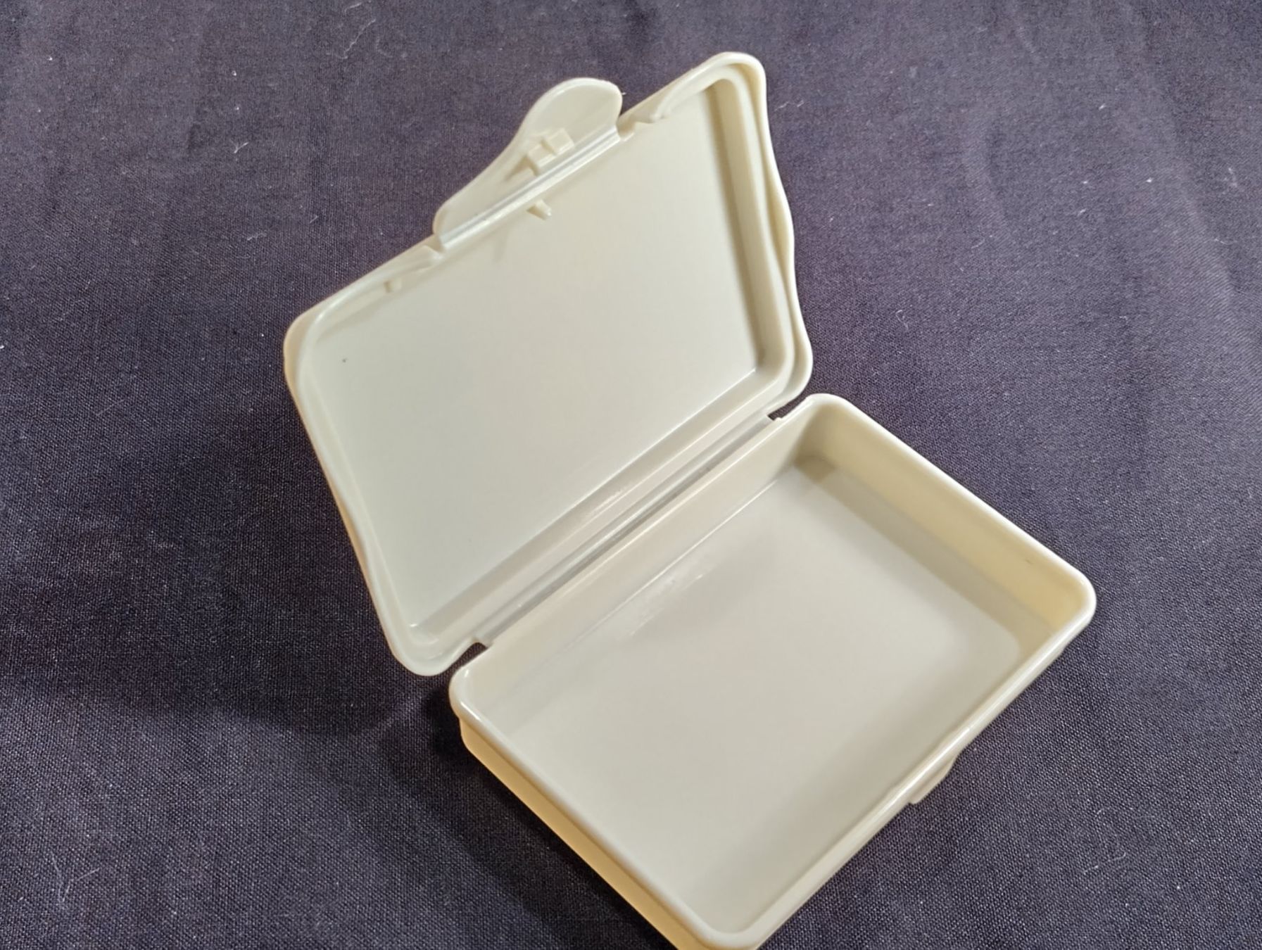 Behälter & Ähnliches: Box mit Hund, Kunststoff – Neu (gemäss Beschreibung) aus Bellach von JingleCherry 4