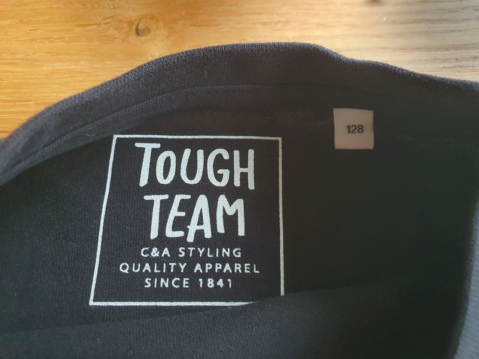 H&M Hemden, T-Shirts & Polos: NEU T-Shirt "Anzug" Gr. 128 – Neu und originalverpackt aus Villars-sur-Glâne von richardette 3