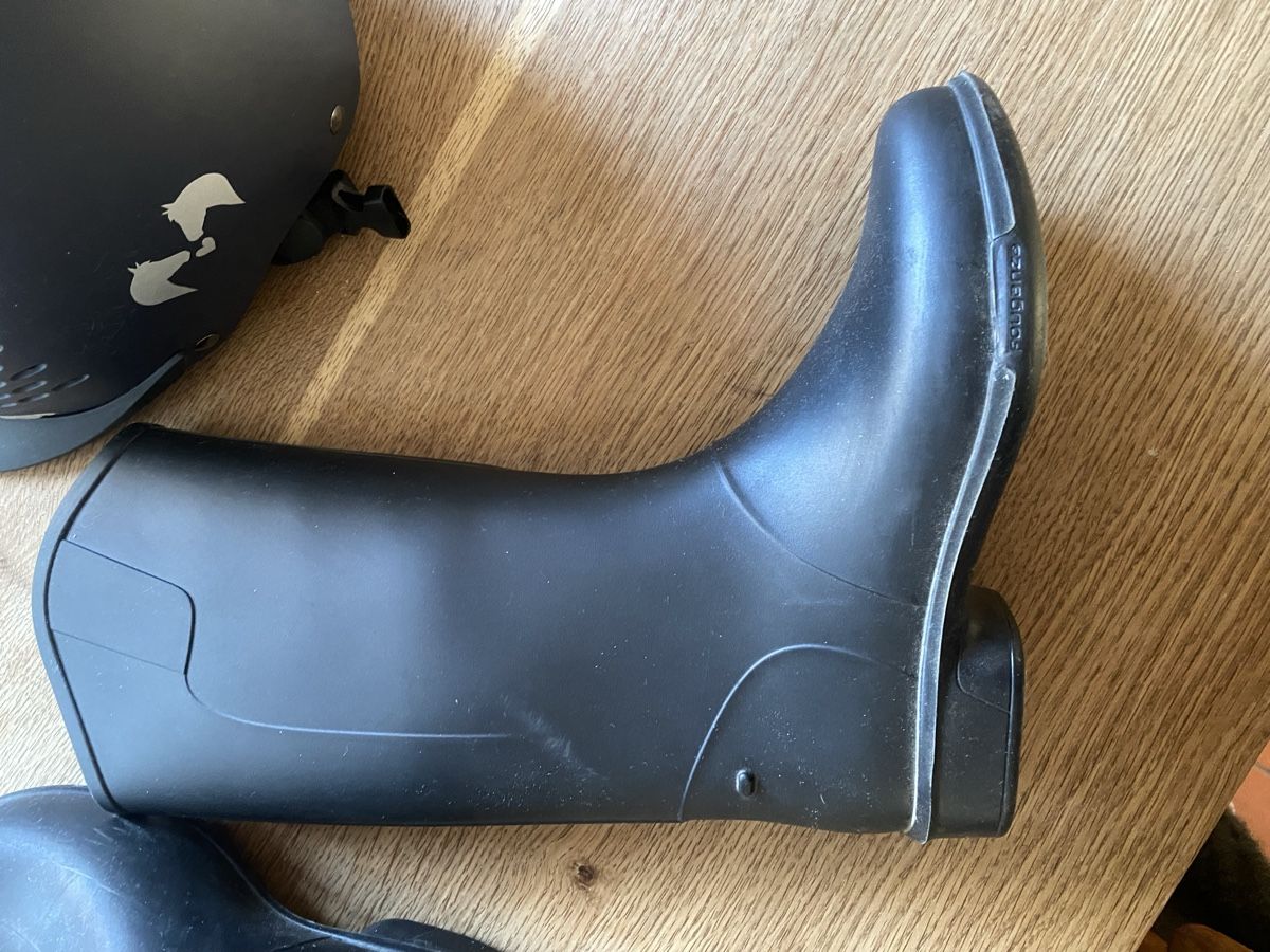 Caschi: Reithelm und Reitstiefel – Usato da Oberwil BL venduto da jon_9jpt 1