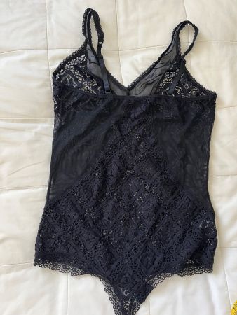 New  lace body top size M