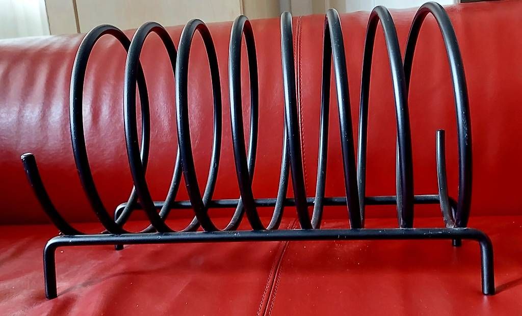 Sonstiges für Haushalt & Wohnen: Industriedesign Zeitungshalter aus Metall. – Gebraucht aus Gümligen von VIN-TAGE-ZONE 2
