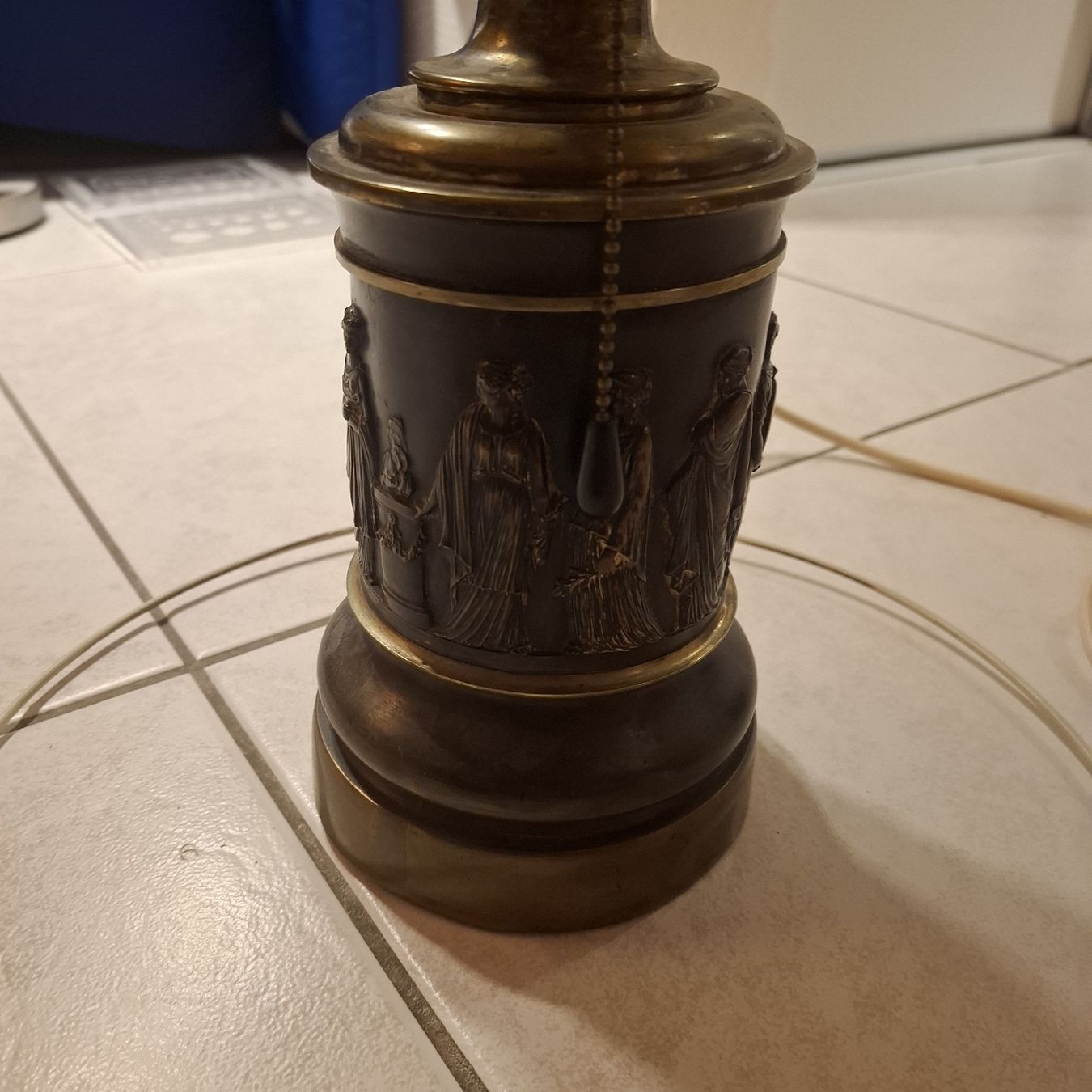 Lampade: Antiker Bronze Lampenständer – Difettoso da Nürensdorf venduto da DANG3REUX 4