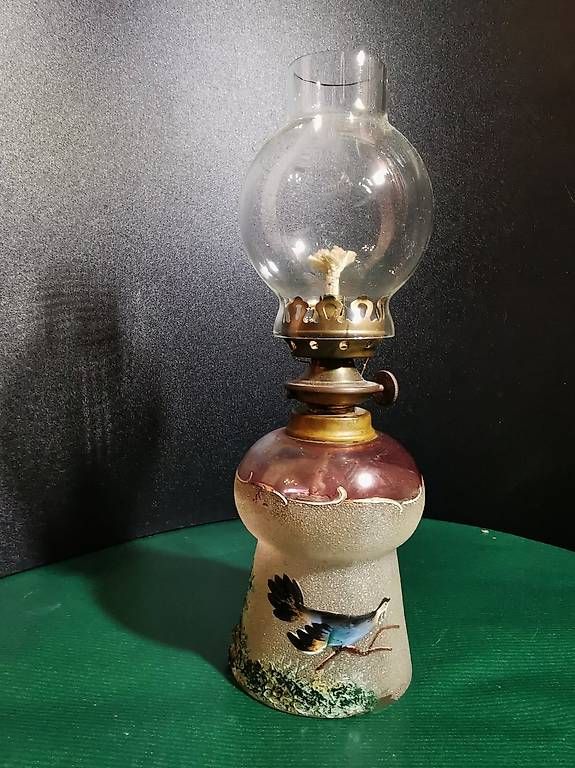 Lampade: Grandiose Petroleum- oder Öllampe, mit Vogelmotiv bemalt – Usato da Dübendorf venduto da aschiduebendorf