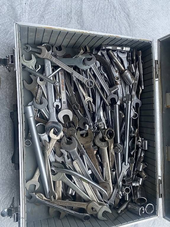 Tutti gli attrezzi: Werkzeug komplett mit Koffer  – Usato da Erlinsbach SO venduto da AgimR01