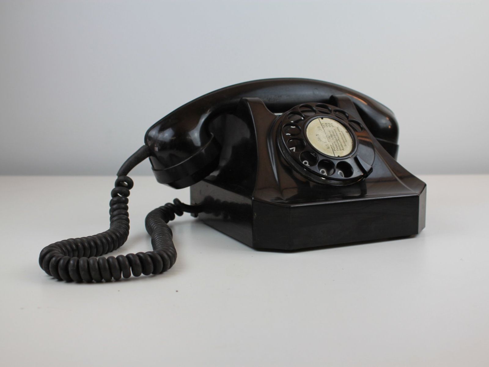 Zenith Téléphones: Vintage Zenith Wählscheibentelefon – D'occasion à Basel par IRMAundFRED