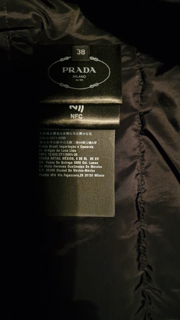 Prada Cappotti: Daunen Wintermantel Prada neuwertig – Usato da Bern venduto da Skiper 3