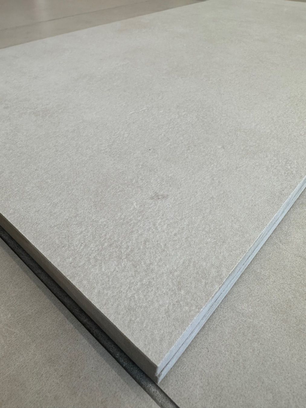 Bodenbeläge: Restposten Feinsteinzeug CODEC WHITE 30x60cm*Aktion Lager – Neu und originalverpackt aus Altdorf UR von floorandmore 2