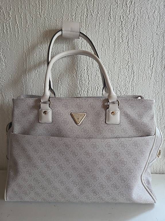 Guess Borse da donna: Guess Tasche/ Shopper Hellgrau – Nuovo (secondo la descrizione) da Hagendorn venduto da wuschel026