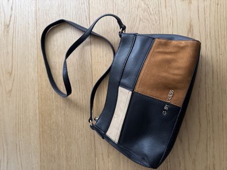 Schwarze G-By-Guess Handtasche