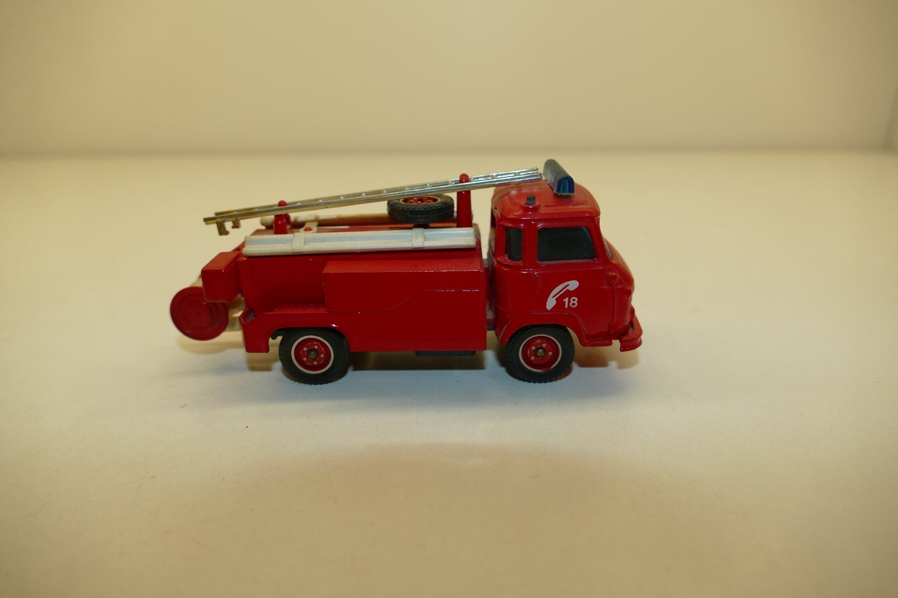Solido Modellini d'auto: Solido 1:50: Saviem Sapeur Pompier SG4 – Usato da Niederhasli venduto da rail-duerst 3