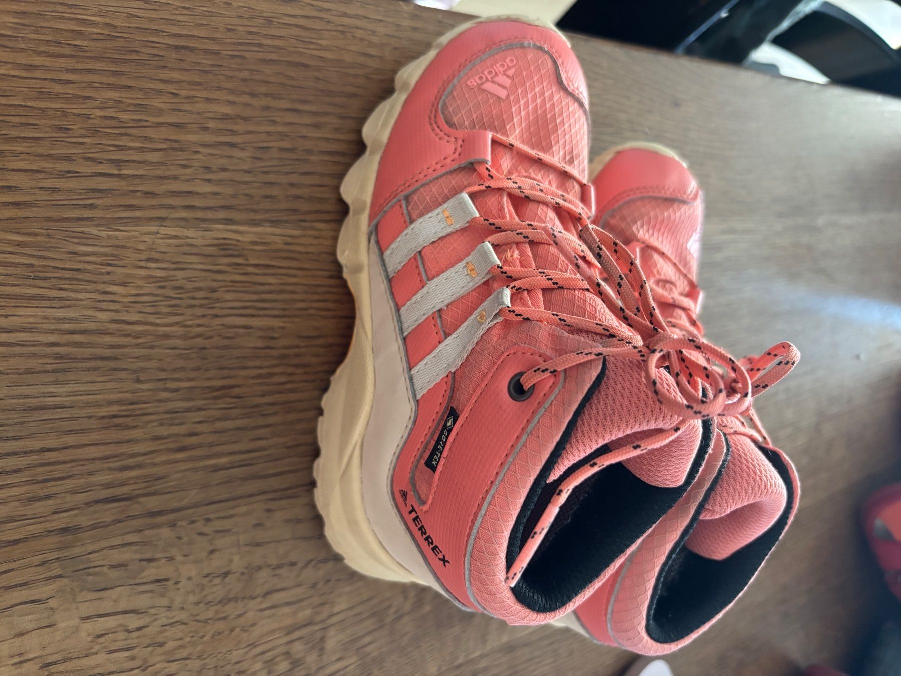 Adidas Scarpe per ragazzi: adidas Terrex Gore-Tex – Usato da Schänis venduto da Di.Va 1