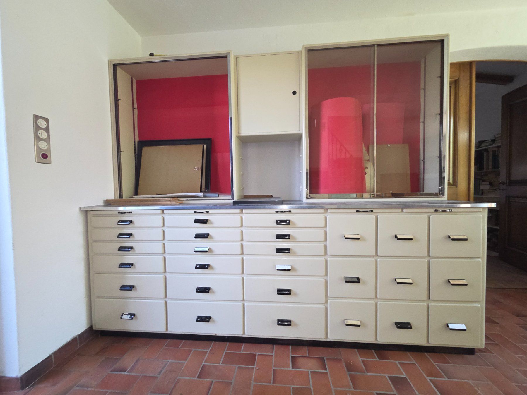 Scaffali: Retro Apothekermöbel / Sideboard mit vielen Schubladen – Usato da Wetzikon ZH venduto da GSWetzikon