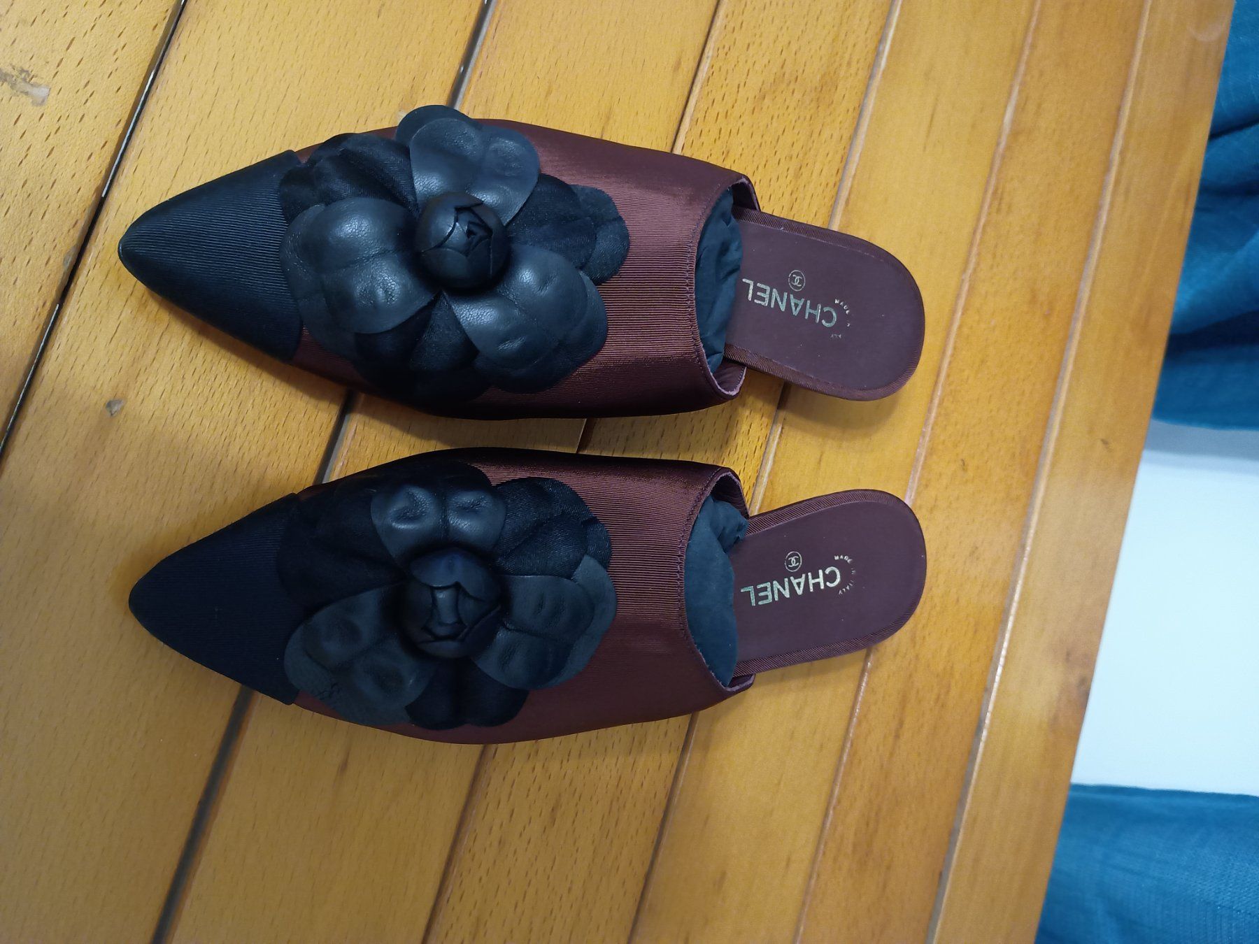 Chanel Scarpe da donna: Ciabatta Chanel bordeaux con fiocco – Nuovo (secondo la descrizione) da Chiasso venduto da marco704763 1