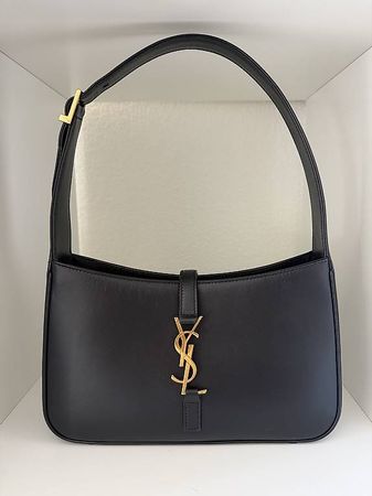 Saint Laurent Le 5 a 7