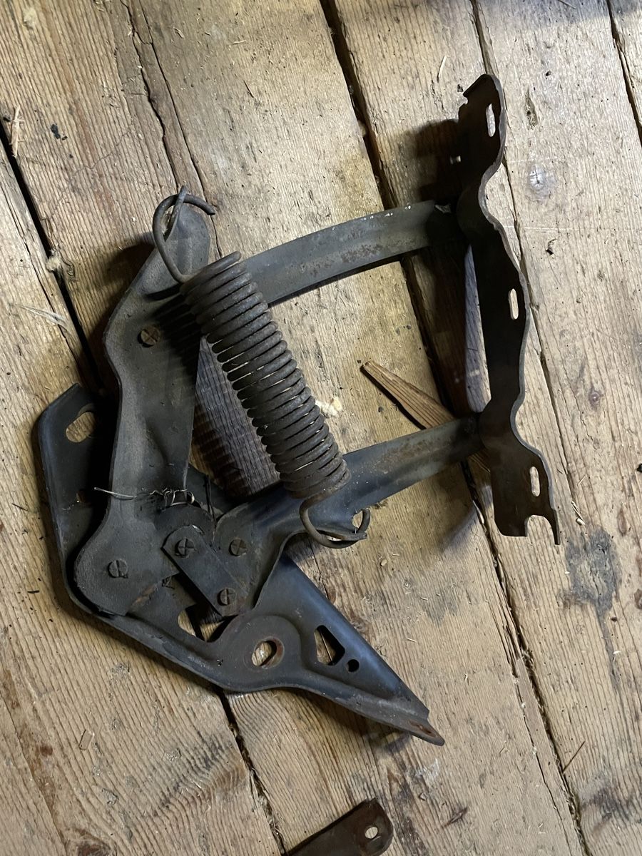 Accessori per altri veicoli: Haubenscharniere GM USA fullsize – Usato da Krummenau venduto da Deezley 1
