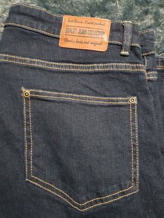 Fabrikneue Jeanshose