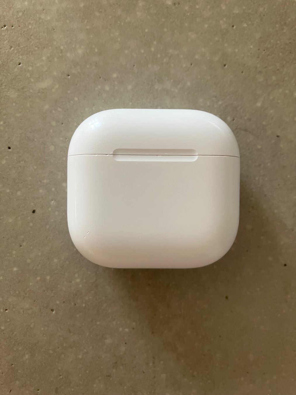 Apple Casques audio: APPLE AIRPODS 4 CASE – D'occasion à Lausanne par mr.v 1