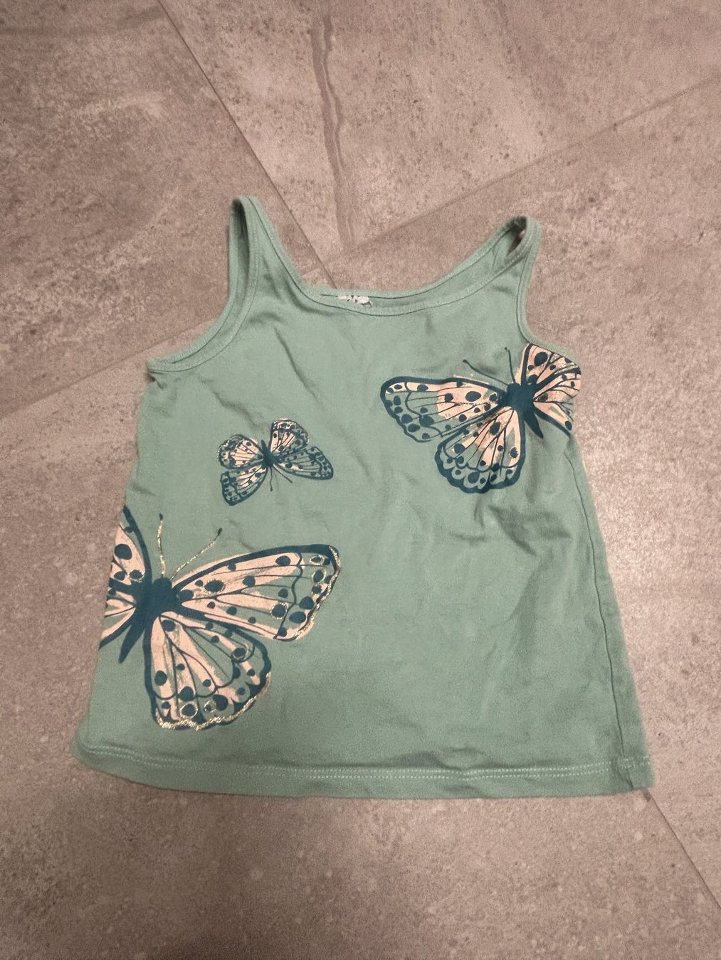 Blusen, T-Shirts & Tops: T-shirt 122 - 128 – Gebraucht aus Salvenach von gwenwywar