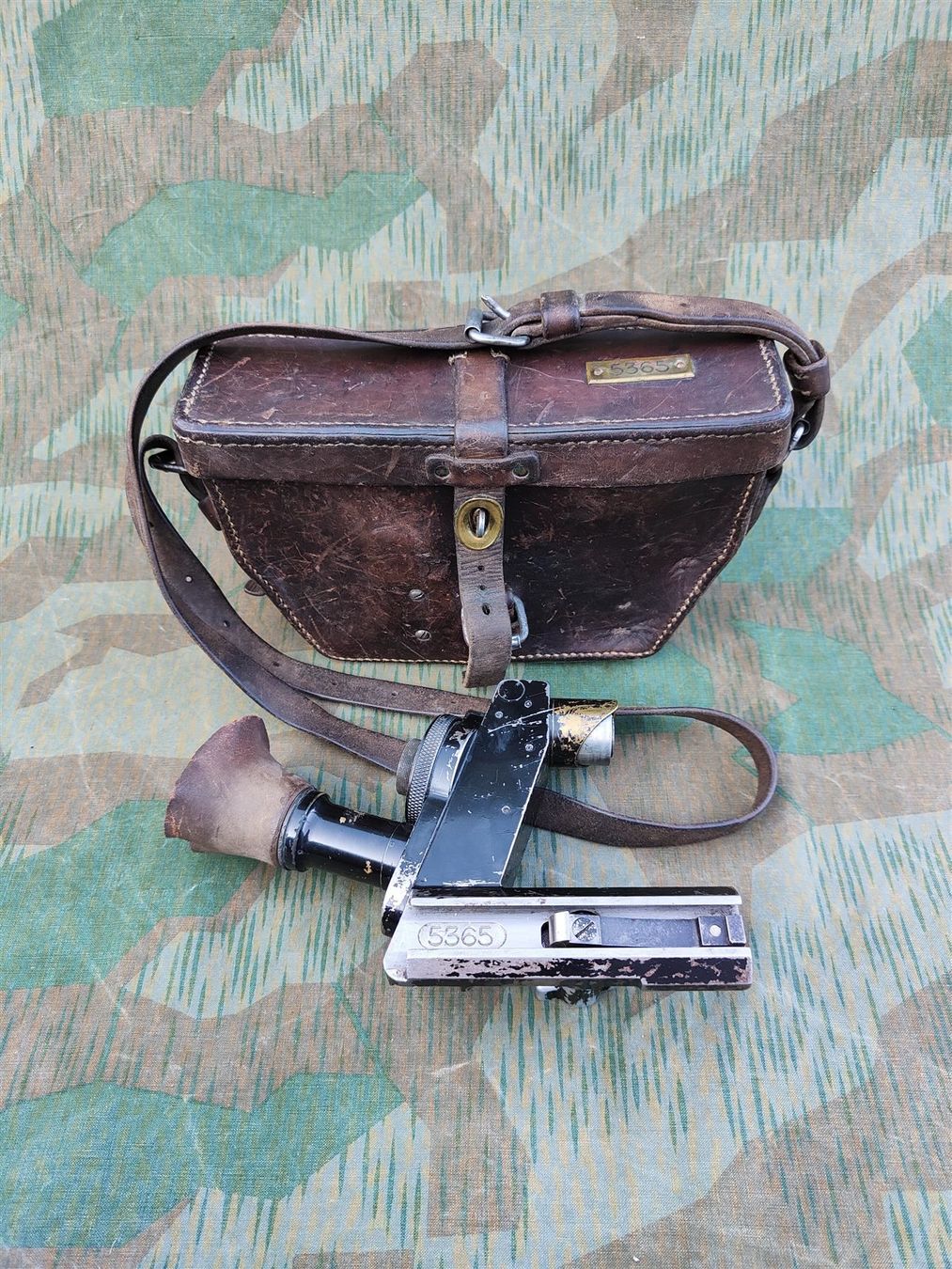 Schweizer Armee Stichwaffen: Zielfernrohr zu MG11 mit Tragetasche – Gebraucht aus Bauma von SwissMilitaria