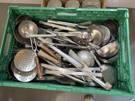 Küchenutensilien Set mit Loch- und Schöpfkellen gebraucht