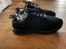 Schwarze Sneaker Gr. 33 super Zustand