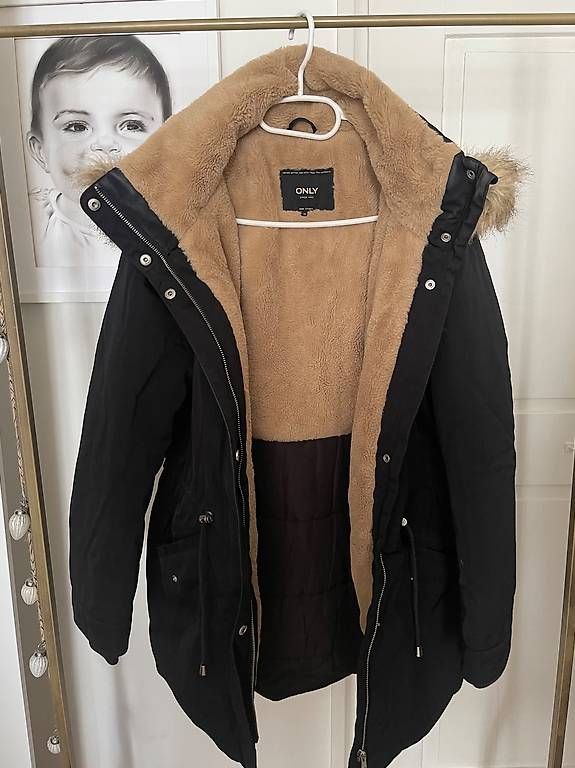 Giacche: Winterparka ONLY Damen Schwarz Teddyfutter Gr M – Usato da Horw venduto da Aliyah006 1