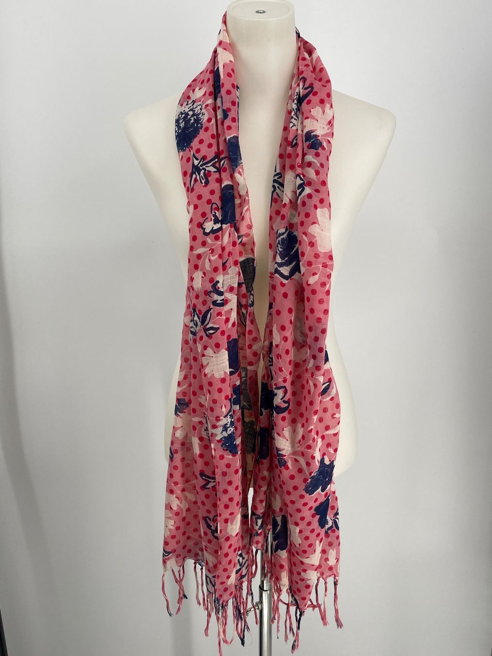 Esprit Foulard & Sciarpe: Esprit Schal mit Blumenmuster – Usato da Auenstein venduto da moin. 2