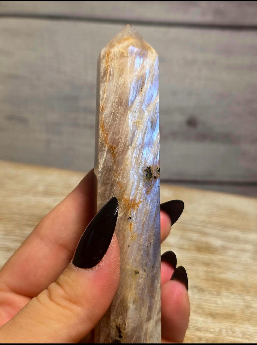 Minerali & Pietre curative: Mondstein Obelisk mit blauem Flash A 110g – Nuovo e nell'imballaggio originale da Matzingen venduto da Shay_Crystalz 1