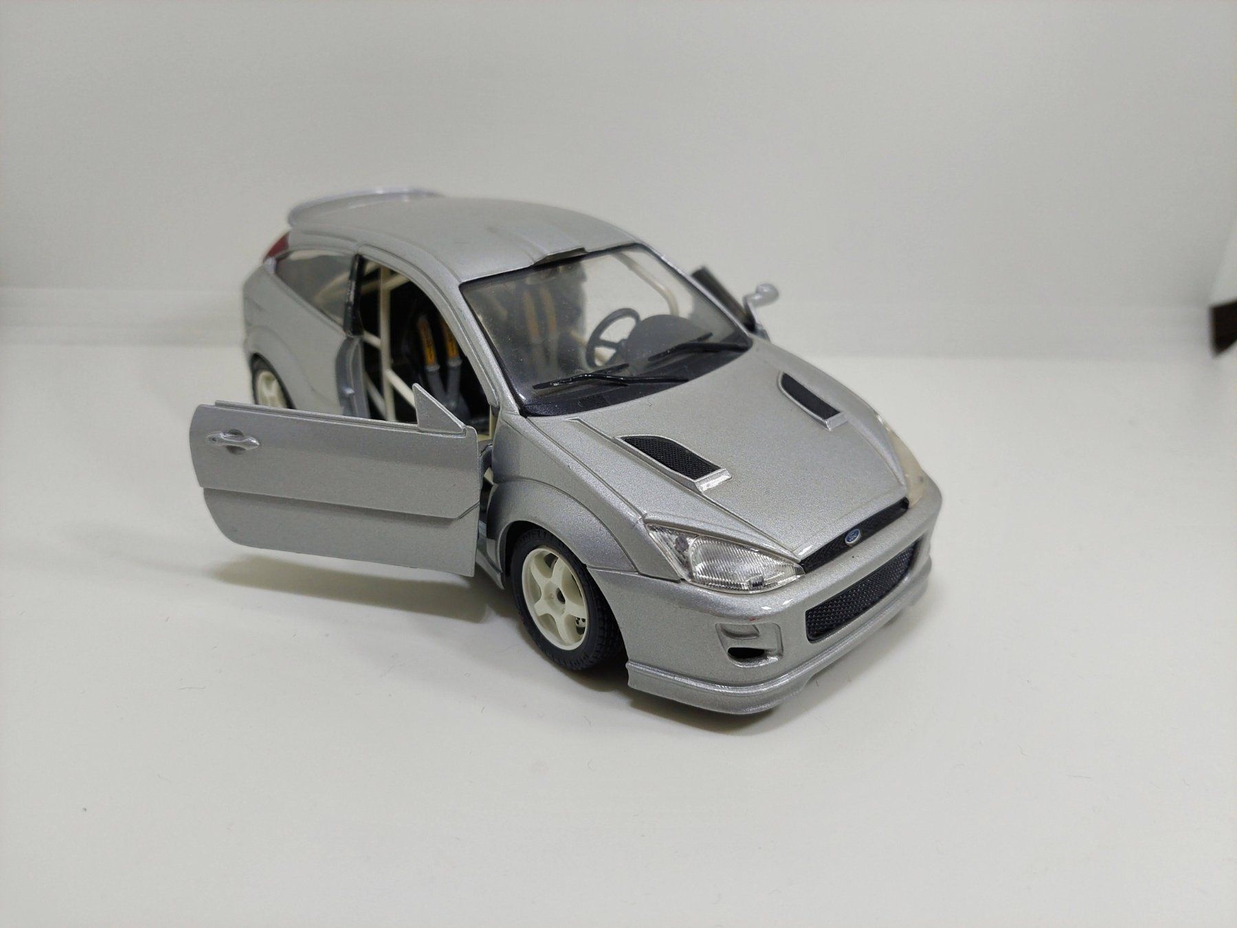 Bburago Modellini d'auto: 1:24 Ford Focus Burago – Usato da Cugnasco venduto da AndyAlfa 3