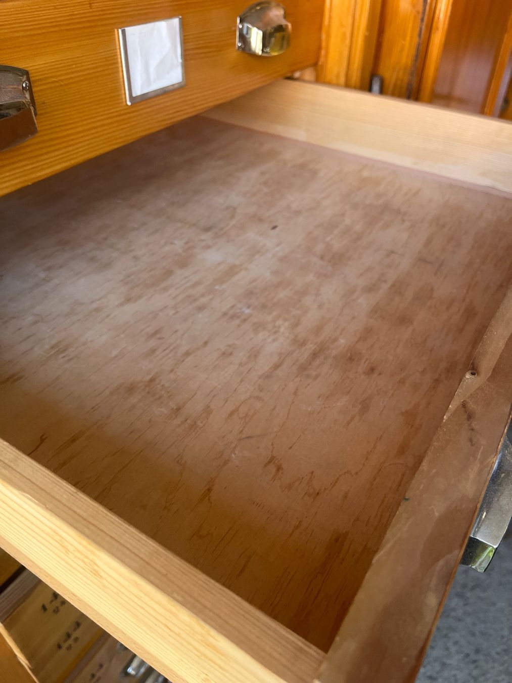 Schränke: Meuble à tiroirs – Gebraucht aus Albeuve von pan_bbw9 1