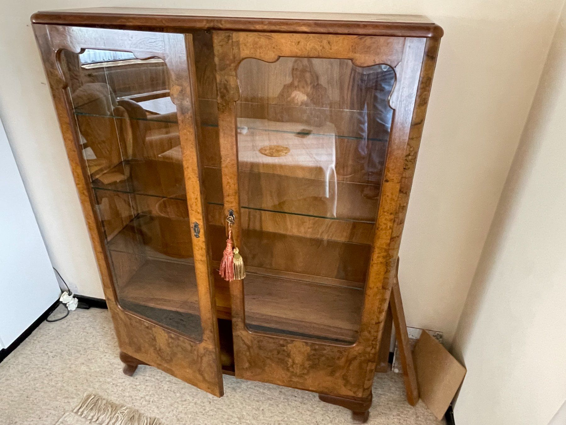 Vetrine: Vitrine, Nussbaum – Usato da oberbuchsiten venduto da Stempelgasse11