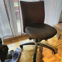 Siège de bureau ergonomique noir - confortable et pratique