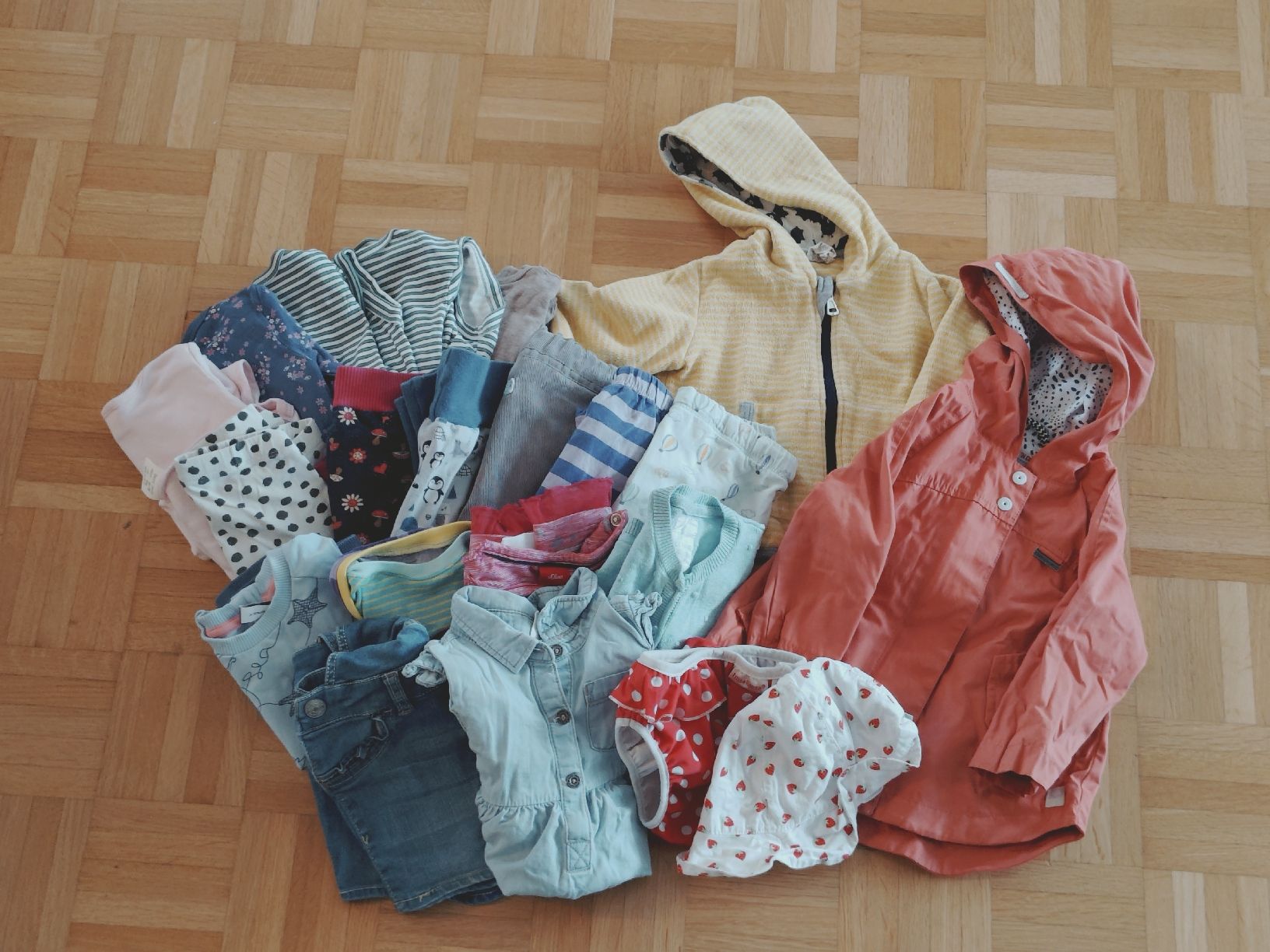 Lotti & Set di vestiti: Kleiderpaket 74 Frühling/Sommer – Usato da winterthur venduto da lukasscherrer