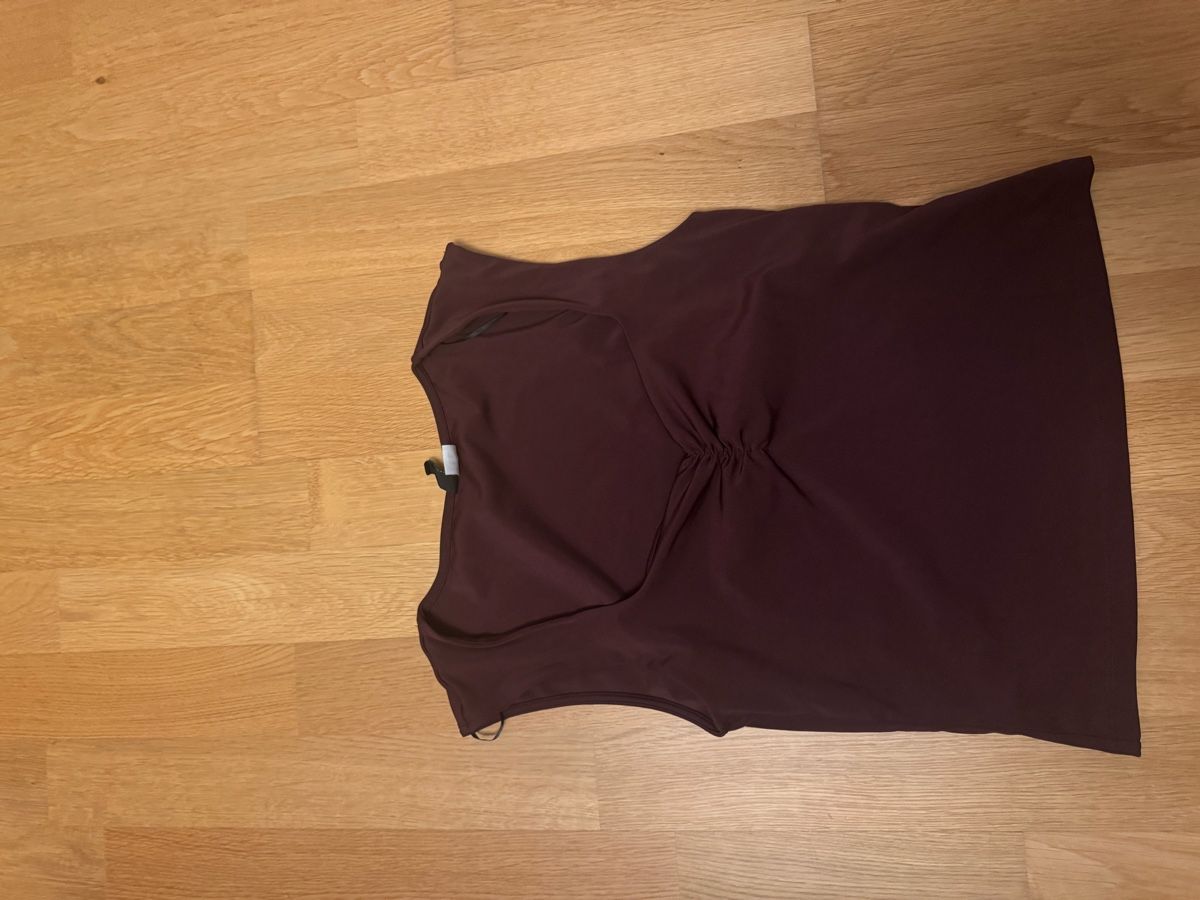 T-shirt: H und M Tops/Hose – Usato da Wolfwil venduto da sch_bf9s 4