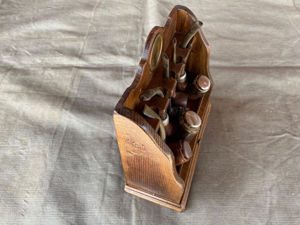 Dr. Watson Tabakpfeifen-Ständer Aus Massivholz – Für 7 Pfeifen, Handgefertigt, 37x13,5x14 Cm