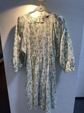 Kleid Hallhuber weiss-grün bestickt EUR 38 guter Zustand